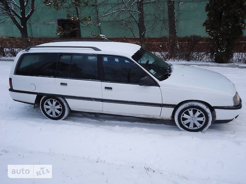 Универсал Opel Omega 1989 в 
