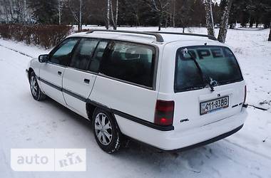 Универсал Opel Omega 1989 в 