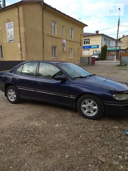 Седан Opel Omega 1996 в Сторожинце