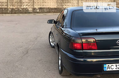 Седан Opel Omega 2002 в Нововолынске