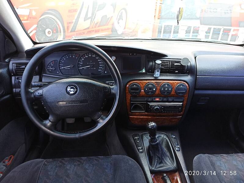 Седан Opel Omega 1998 в Ивано-Франковске