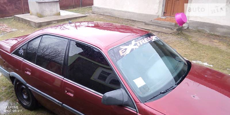 Седан Opel Omega 1990 в Черновцах