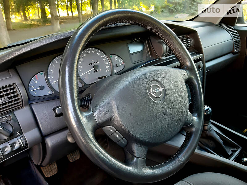 Седан Opel Omega 2000 в Дніпрі