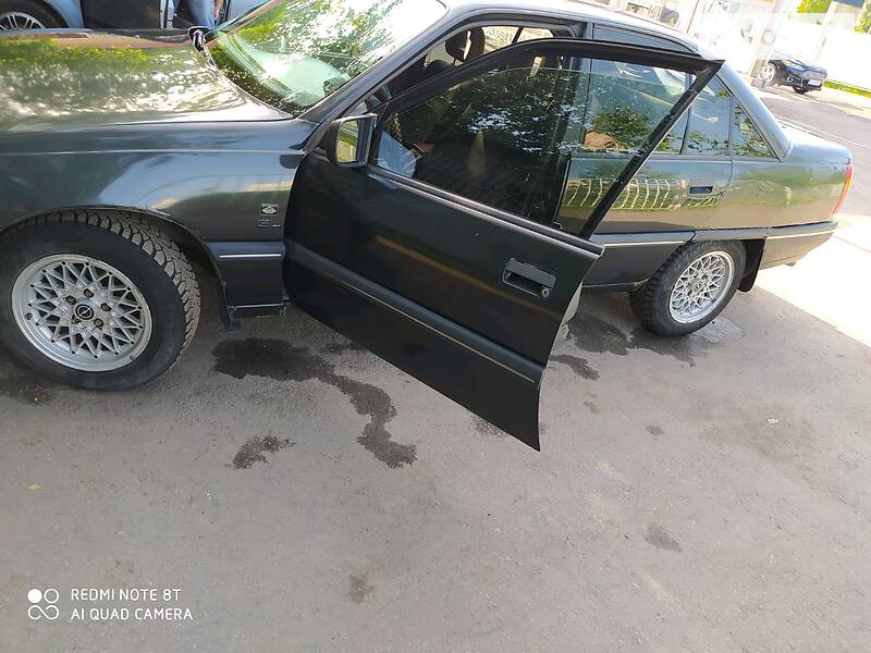 Седан Opel Omega 1989 в Кременчуці