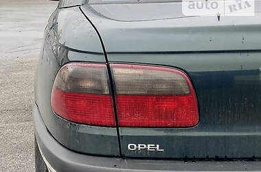 Седан Opel Omega 1998 в Киеве