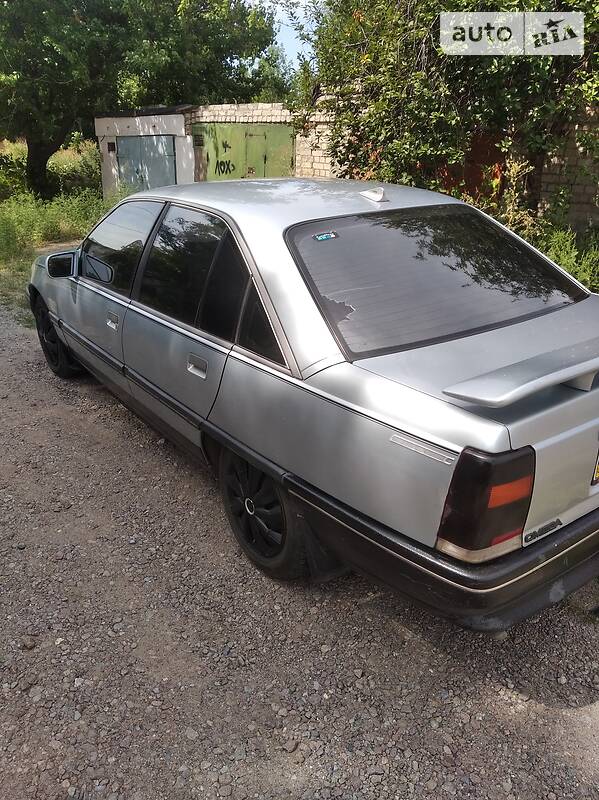 Седан Opel Omega 1987 в Покрові