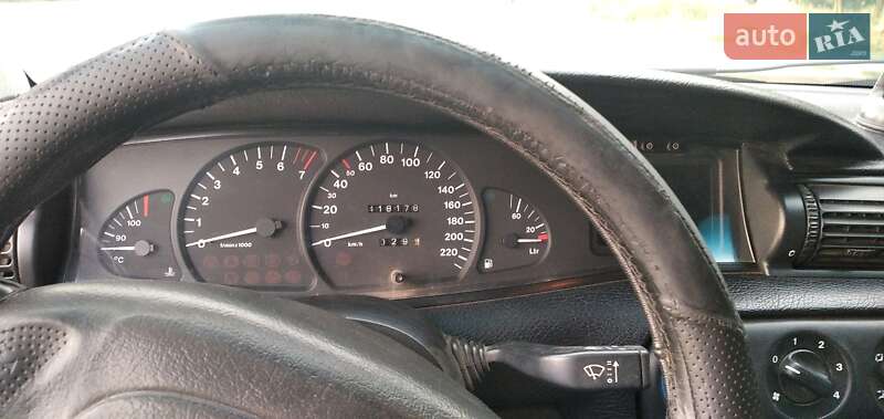 Седан Opel Omega 1995 в Гадячі