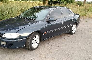 Седан Opel Omega 1995 в Гадяче