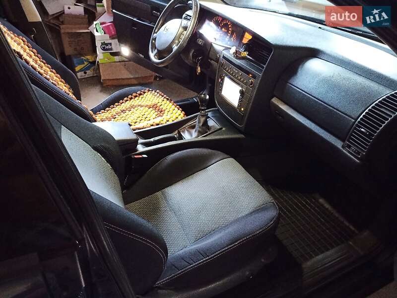 Седан Opel Omega 2003 в Черкасах