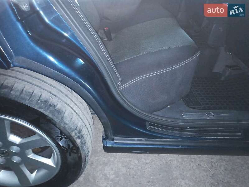 Седан Opel Omega 2003 в Черкасах