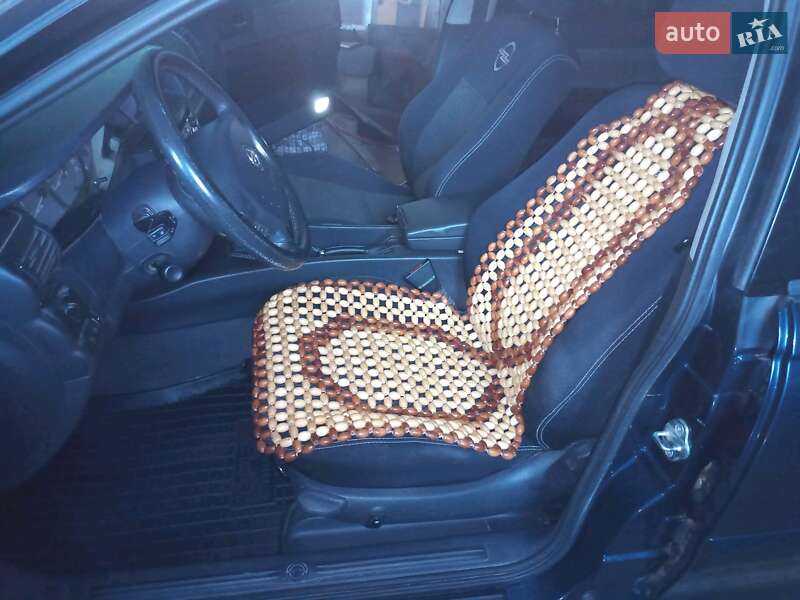 Седан Opel Omega 2003 в Черкасах