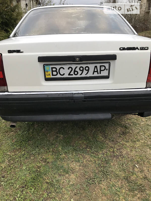 Седан Opel Omega 1988 в Стрию