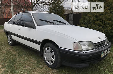 Седан Opel Omega 1988 в Стрые