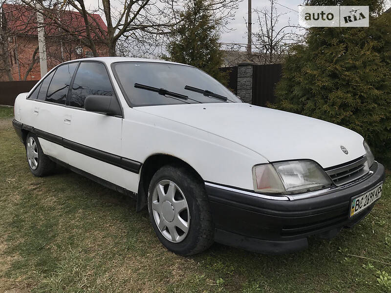 Седан Opel Omega 1988 в Стрию