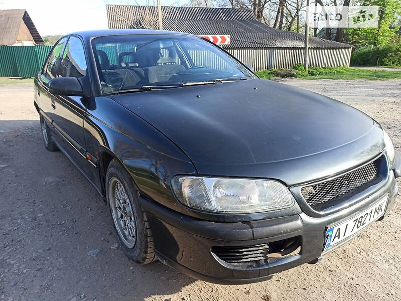 Седан Opel Omega 1995 в Новой Ушице