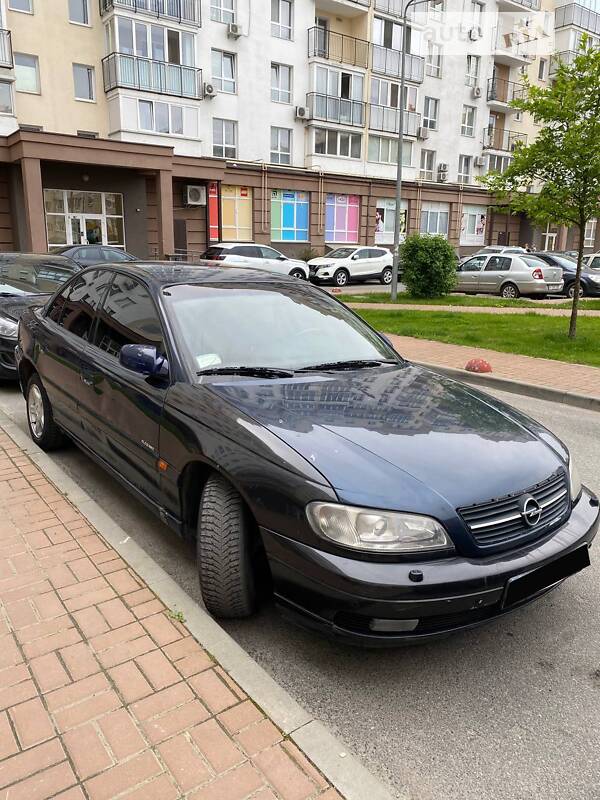 Седан Opel Omega 2000 в Вишневом