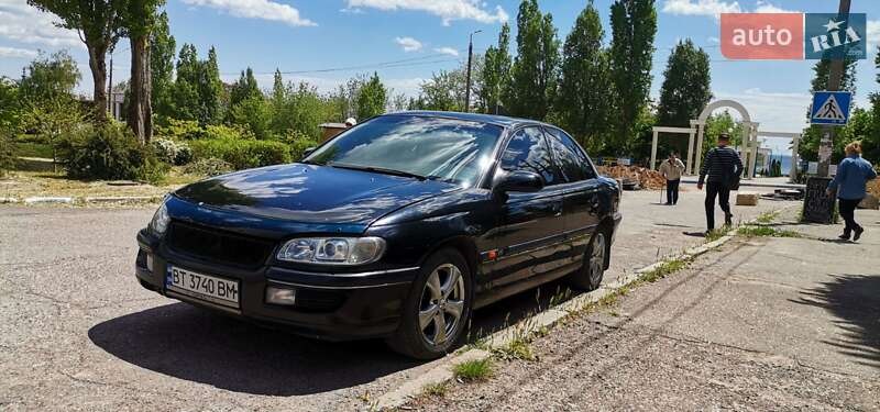 Седан Opel Omega 1995 в Южном
