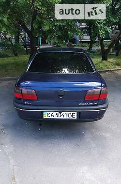 Седан Opel Omega 1999 в Черкасах