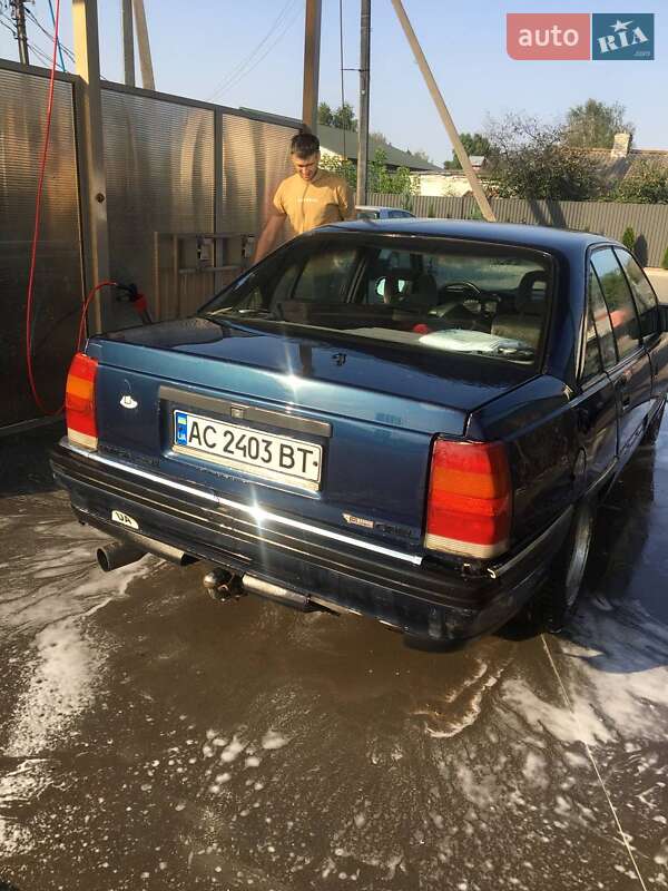 Седан Opel Omega 1990 в Любешове