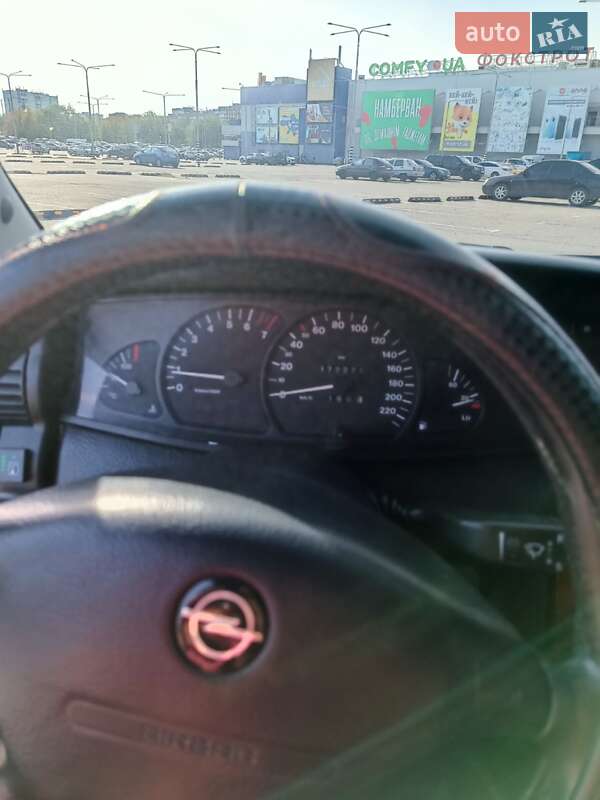 Седан Opel Omega 1997 в Днепре