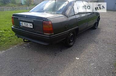 Седан Opel Omega 1990 в Каменском