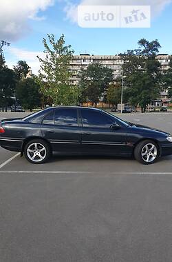 Седан Opel Omega 1996 в Киеве