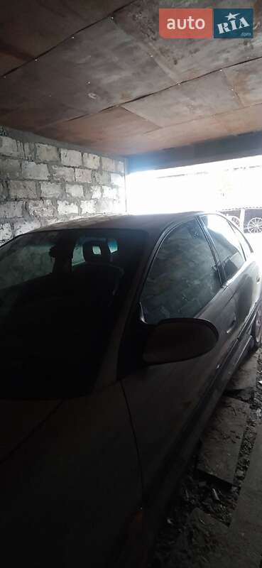 Седан Opel Omega 1996 в Львове
