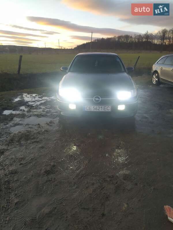 Седан Opel Omega 1998 в Чернівцях