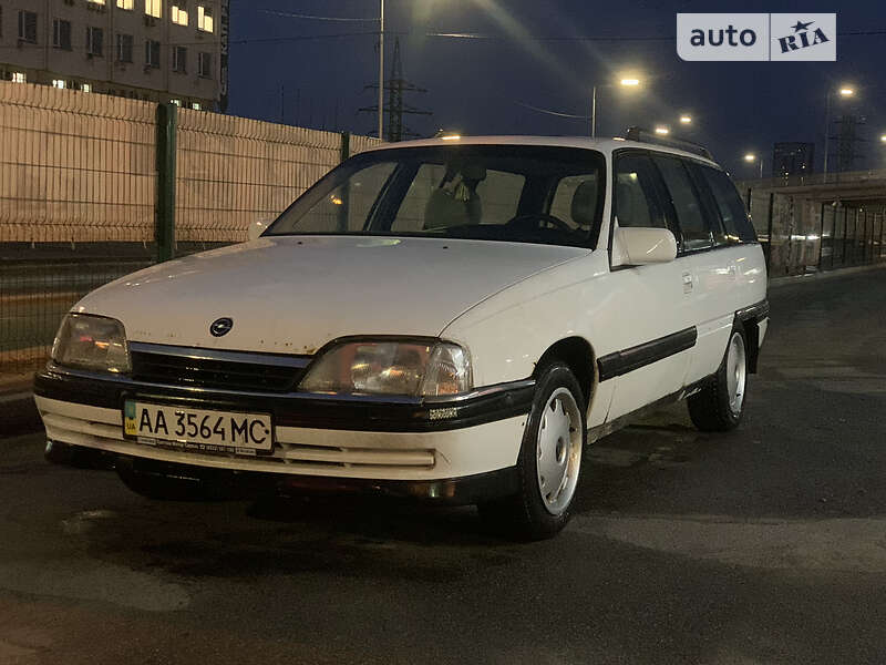 Универсал Opel Omega 1990 в Киеве