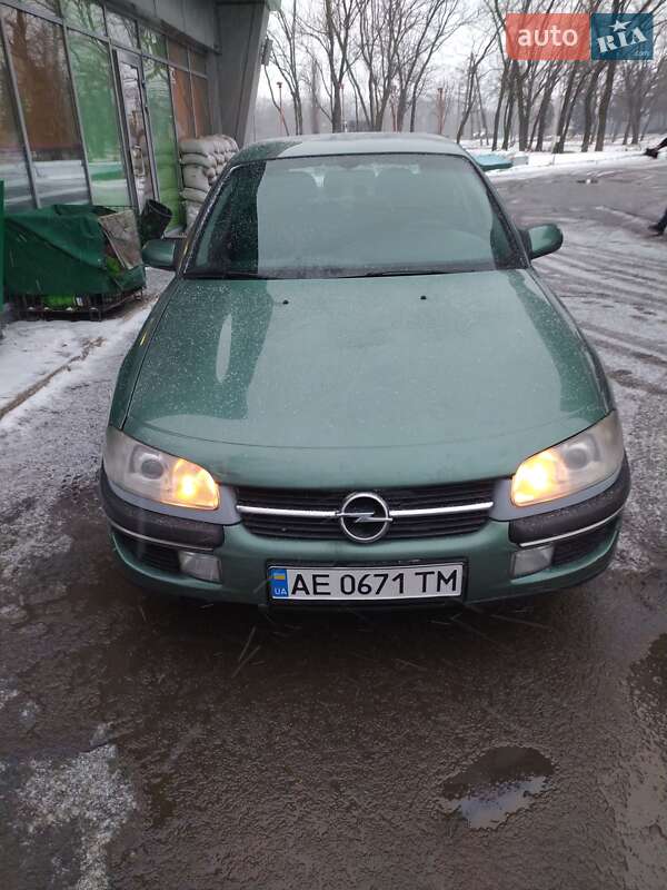 Седан Opel Omega 1998 в Покровске