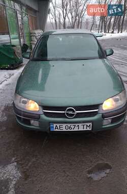 Седан Opel Omega 1998 в Покровске