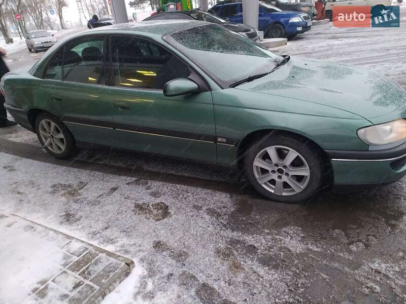 Седан Opel Omega 1998 в Покровске