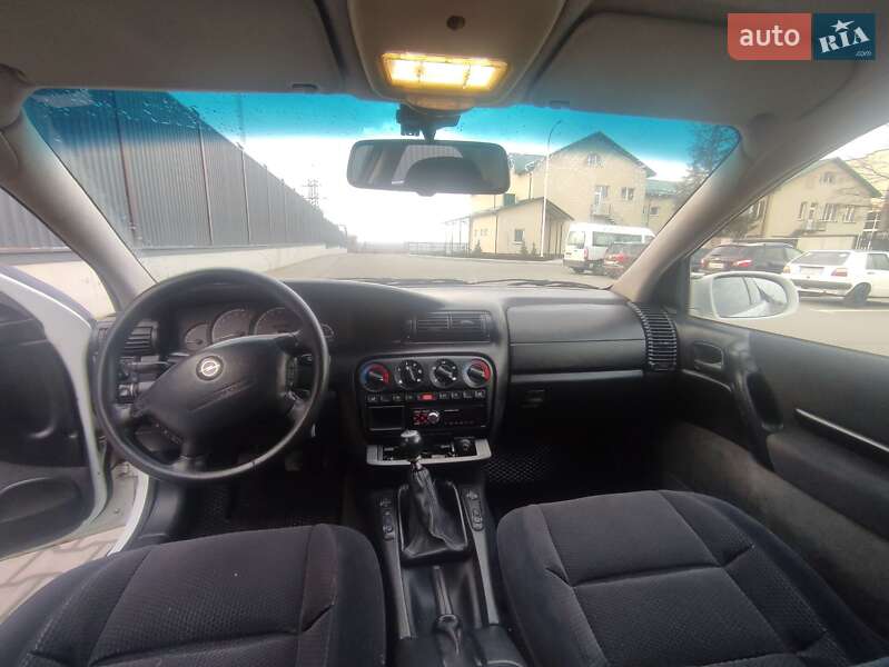 Седан Opel Omega 1994 в Рожище