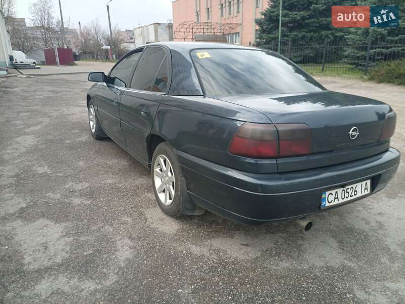 Седан Opel Omega 2003 в Черкасах