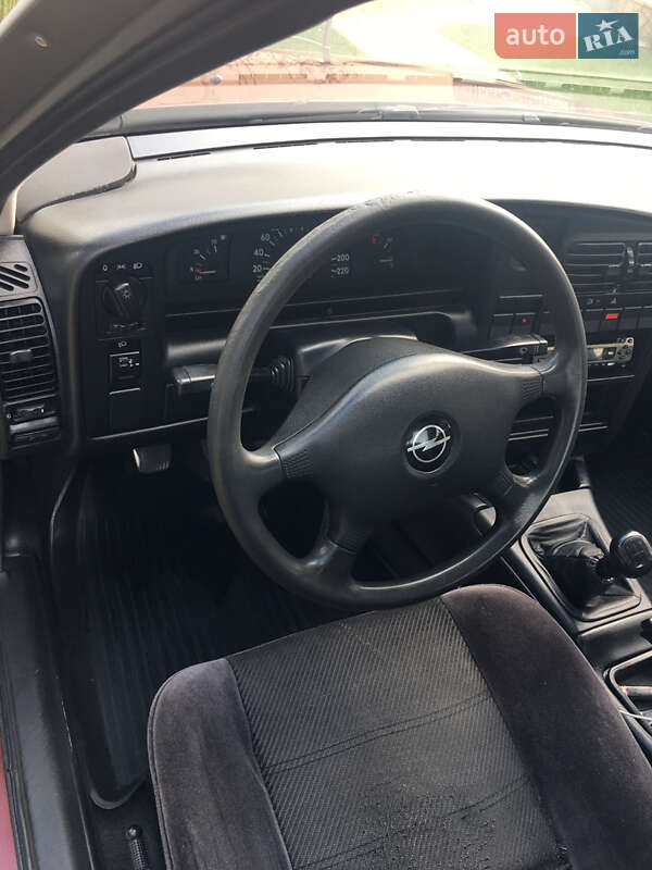 Седан Opel Omega 1992 в Умані фото 5 Седан Opel Omega 1992 в Умані