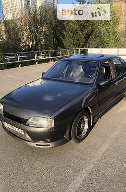 Седан Opel Omega 1987 в Киеве