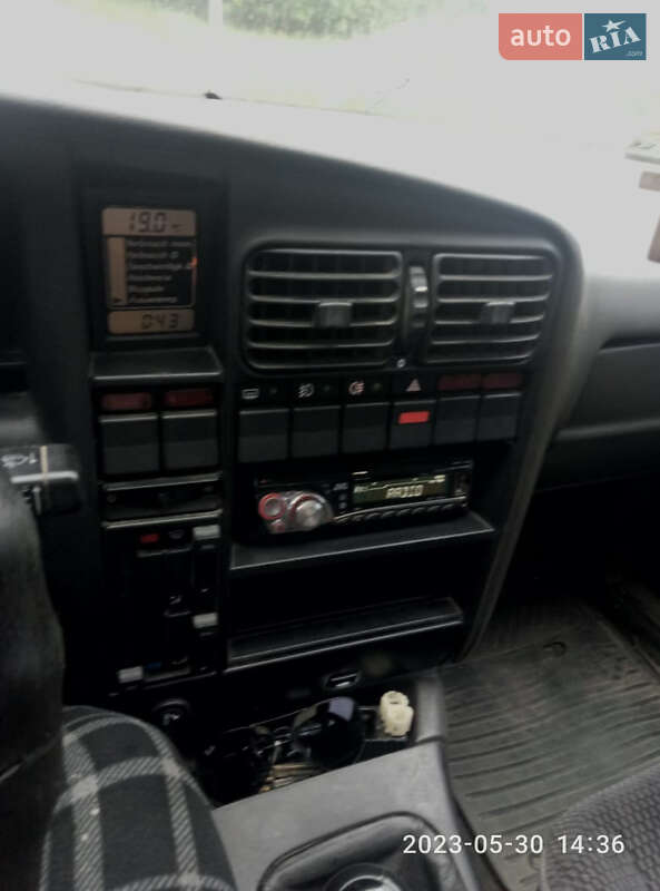 Седан Opel Omega 1989 в Запоріжжі