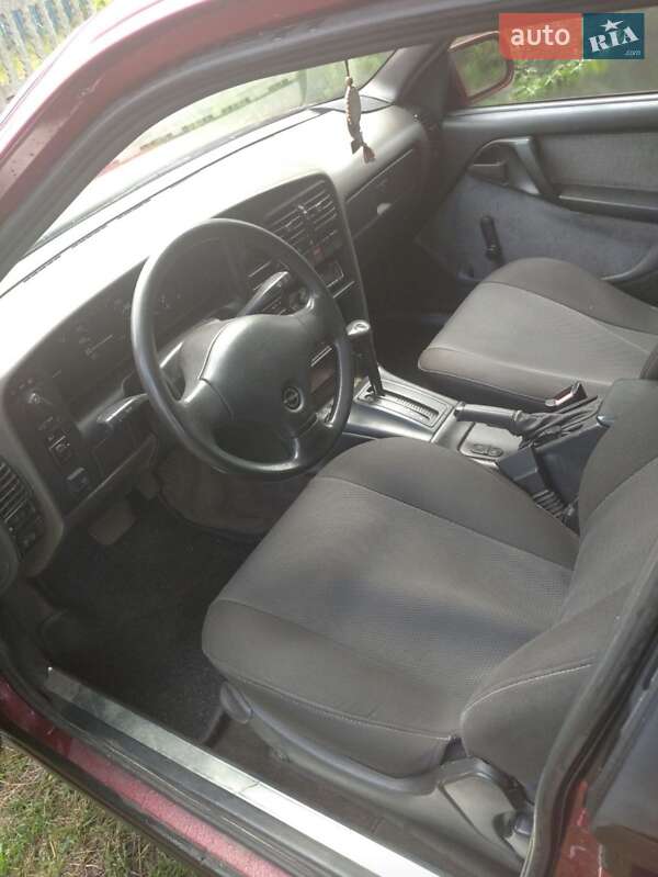 Седан Opel Omega 1988 в Бучі