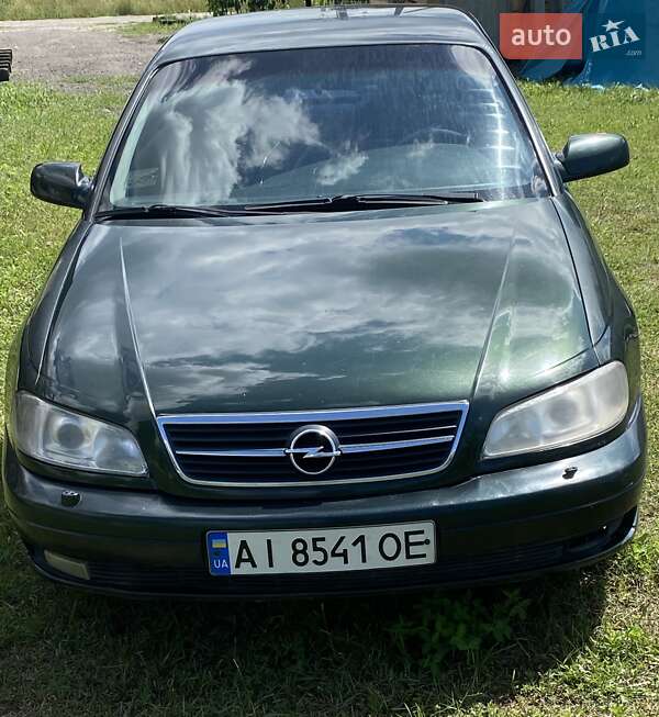 Седан Opel Omega 2002 в Вишневом