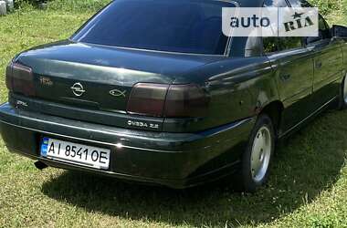 Седан Opel Omega 2002 в Вишневом