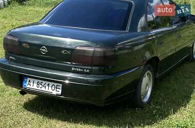 Седан Opel Omega 2002 в Вишневом