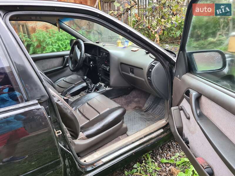 Седан Opel Omega 1988 в Ужгороді