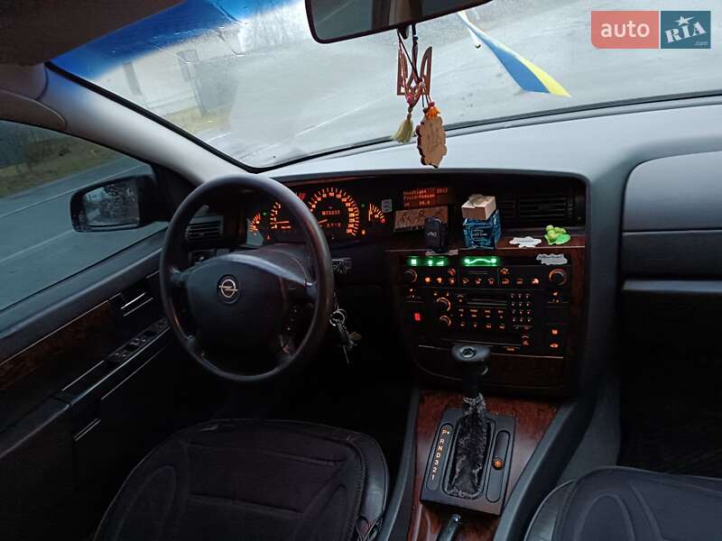 Седан Opel Omega 2000 в Шацьку