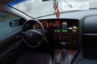 Седан Opel Omega 2000 в Шацке