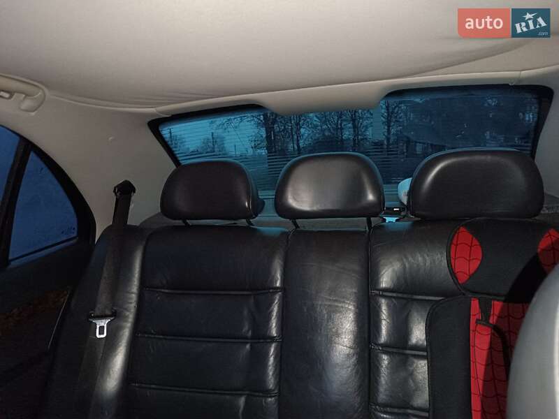 Седан Opel Omega 2000 в Шацьку