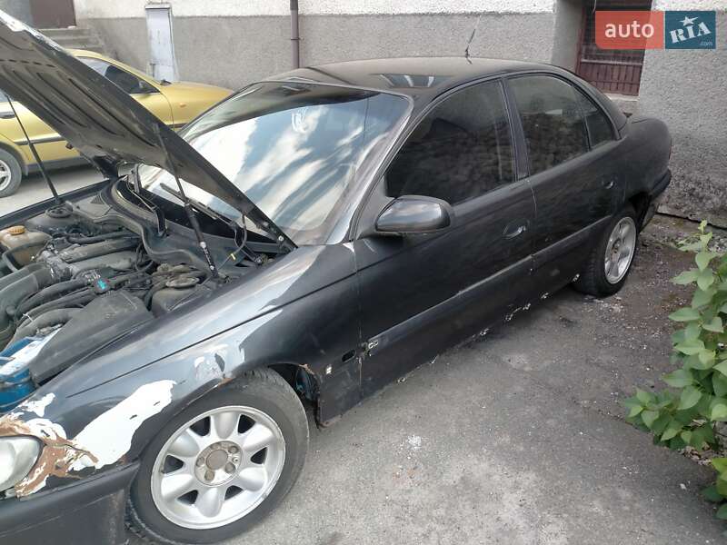 Седан Opel Omega 1994 в Ярмолинцах