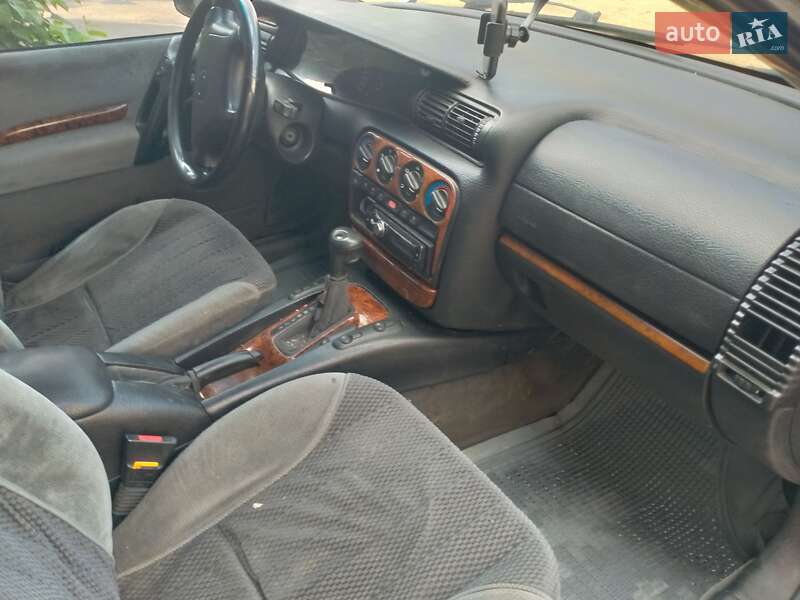 Седан Opel Omega 1994 в Ярмолинцах