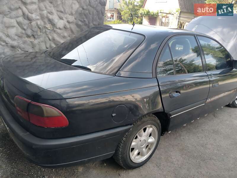 Седан Opel Omega 1994 в Ярмолинцах