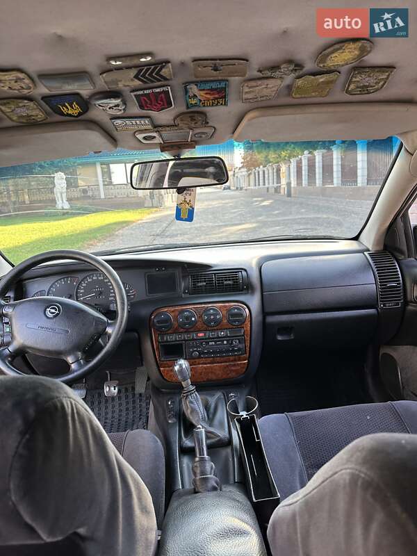 Седан Opel Omega 1998 в Одессе