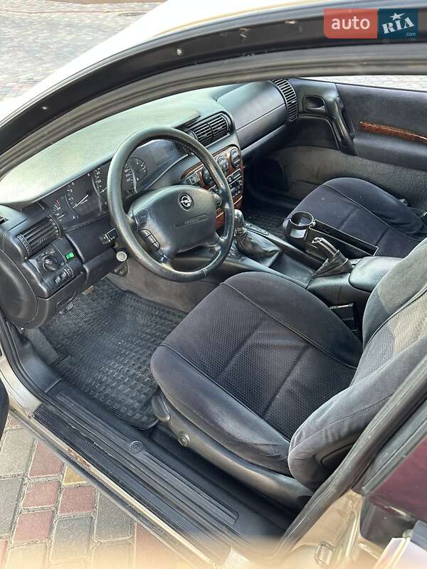 Седан Opel Omega 1998 в Одессе